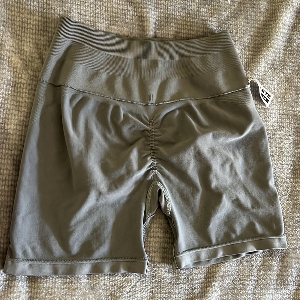 Women’s Alphalete Amplify Shorts Grey  Size M - Picture 7 of 7